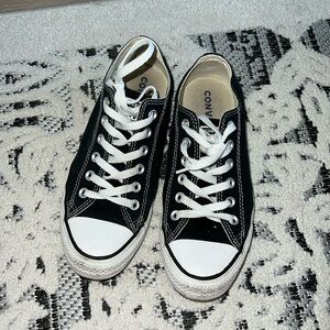 Black low top converse